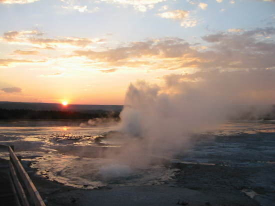 A picture named YellowstoneGeyserSunset.jpg